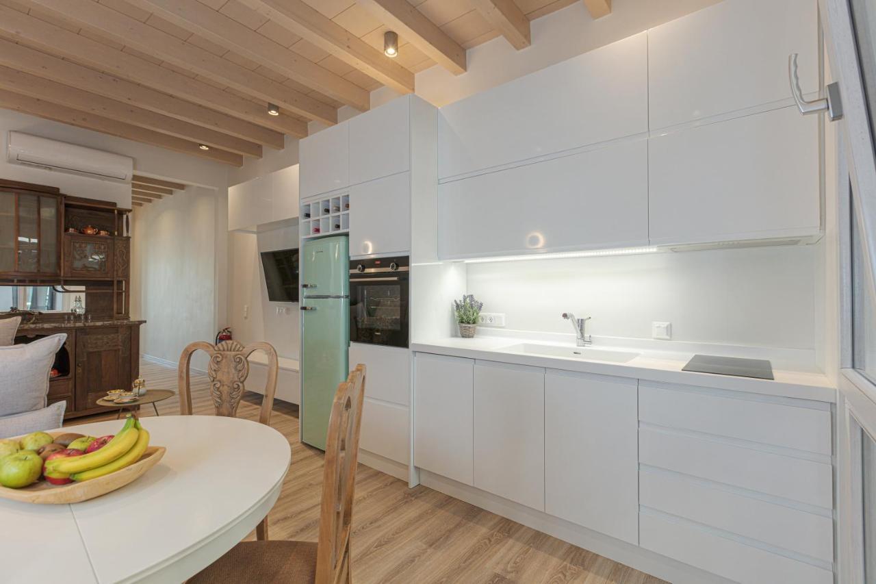 V77 Seafront Suites Rethymno Exterior foto