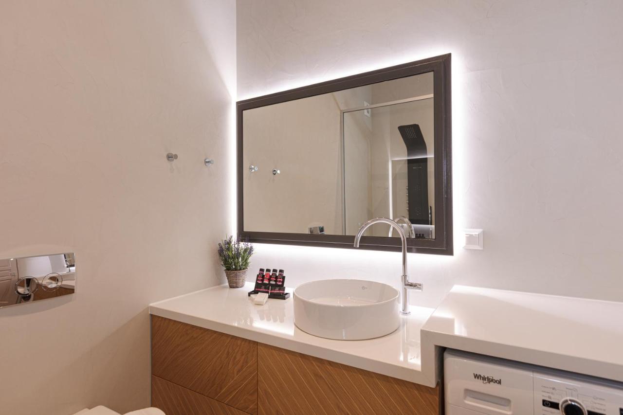 V77 Seafront Suites Rethymno Exterior foto