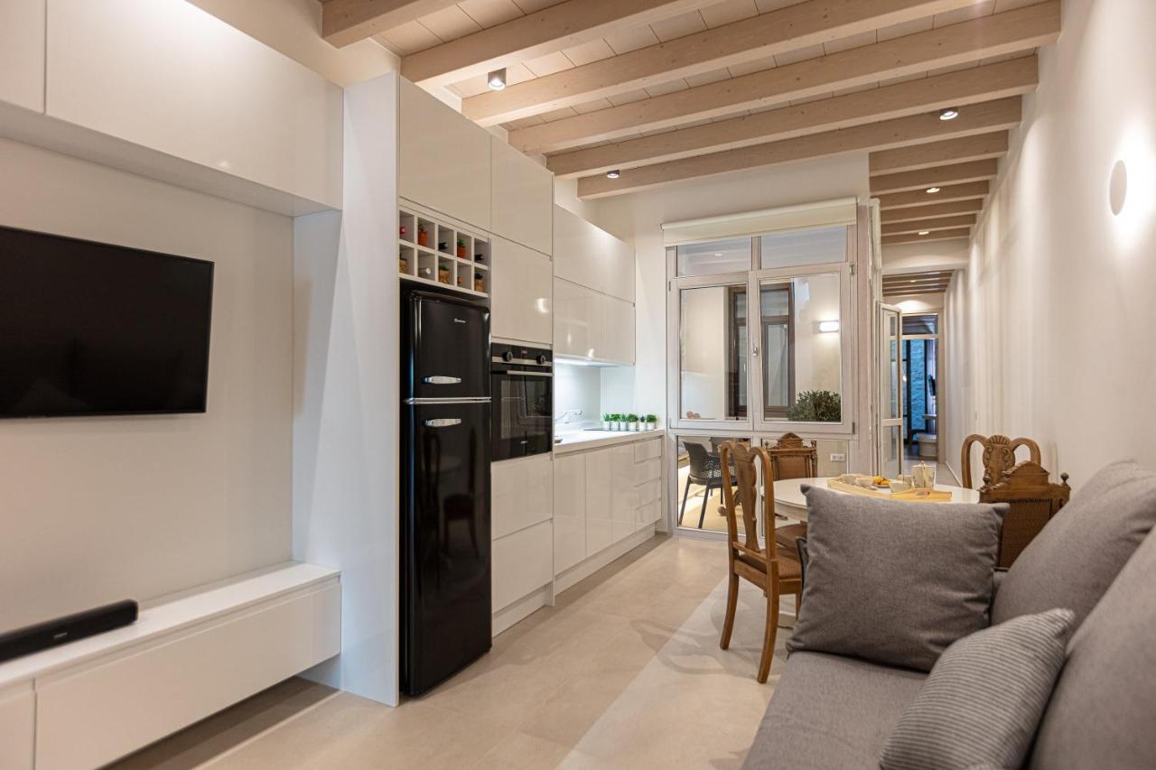 V77 Seafront Suites Rethymno Exterior foto