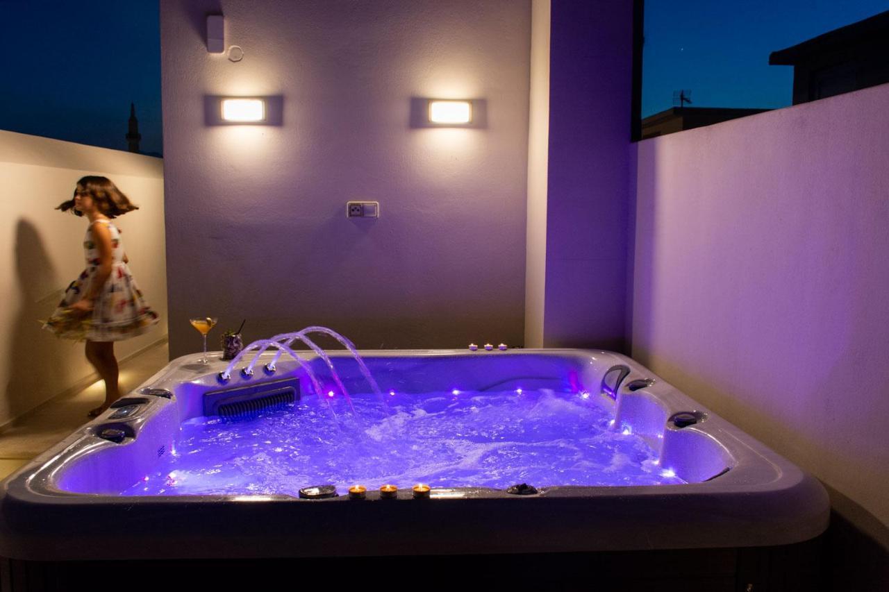 V77 Seafront Suites Rethymno Exterior foto
